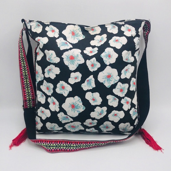 NWOT Floral Messenger Crossbody w/ Camera Strap - Picture 7 of 15